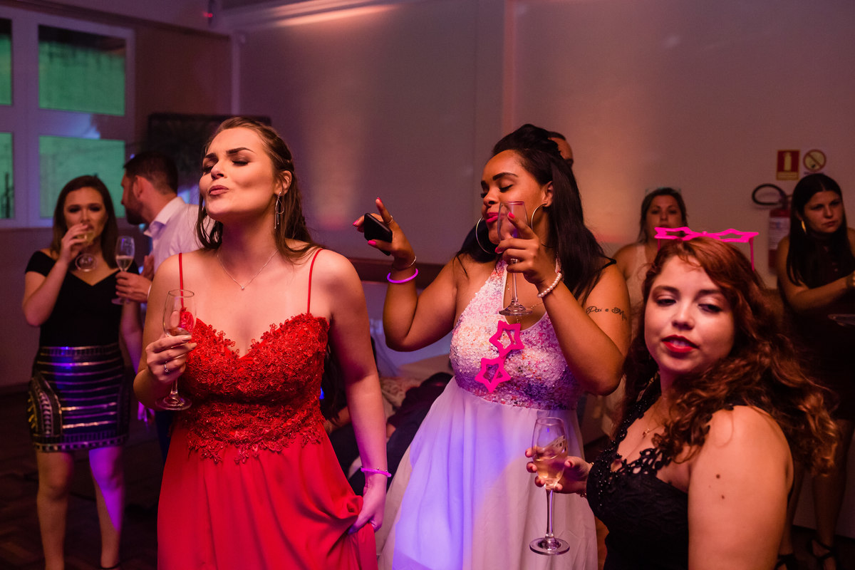 formatura, faculdade, direito, ufpel, ucpel, católica, pelotas, satolep, la sale, anhanguera, unopar, ensaio feminino, ensaio estúdio, estúdio fotográfico, fotos estúdio, ensaio formatura, vestido vermelho, vestido festa, universidade federal, g2 eventos