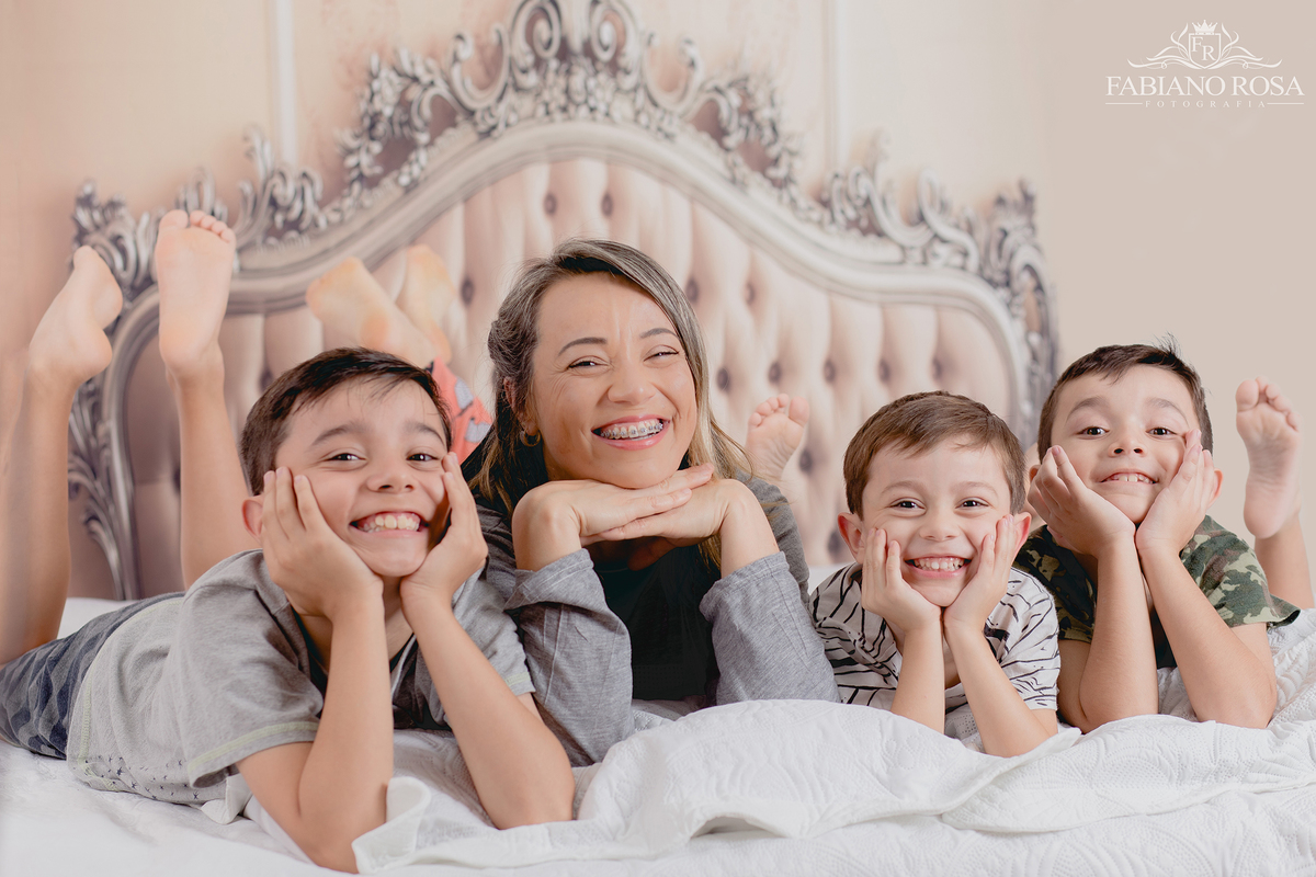 ensaio dia das mães, ensaio de gestante, mamãe, mamãe de primeira viagem, mãe de menina, mãe de menino, dia das mãe, estúdio fotográfico, pelotas, satolep, mini sessões, mini sessões dia das mãe, fotografia de família, bom dia, família, ensaio fotográfico