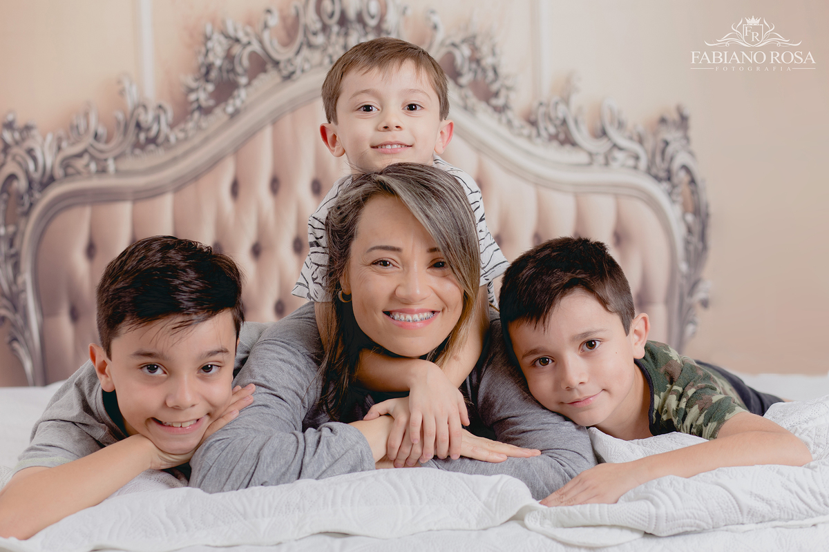 ensaio dia das mães, ensaio de gestante, mamãe, mamãe de primeira viagem, mãe de menina, mãe de menino, dia das mãe, estúdio fotográfico, pelotas, satolep, mini sessões, mini sessões dia das mãe, fotografia de família, bom dia, família, ensaio fotográfico