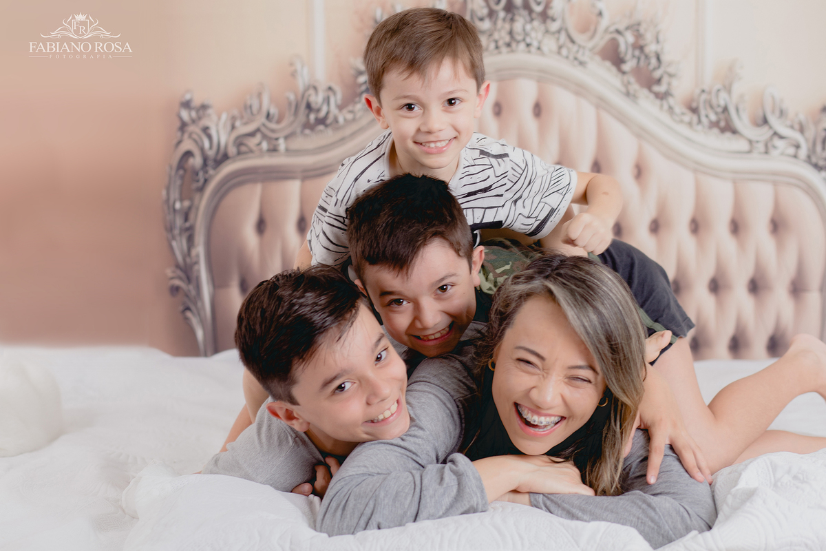 ensaio dia das mães, ensaio de gestante, mamãe, mamãe de primeira viagem, mãe de menina, mãe de menino, dia das mãe, estúdio fotográfico, pelotas, satolep, mini sessões, mini sessões dia das mãe, fotografia de família, bom dia, família, ensaio fotográfico