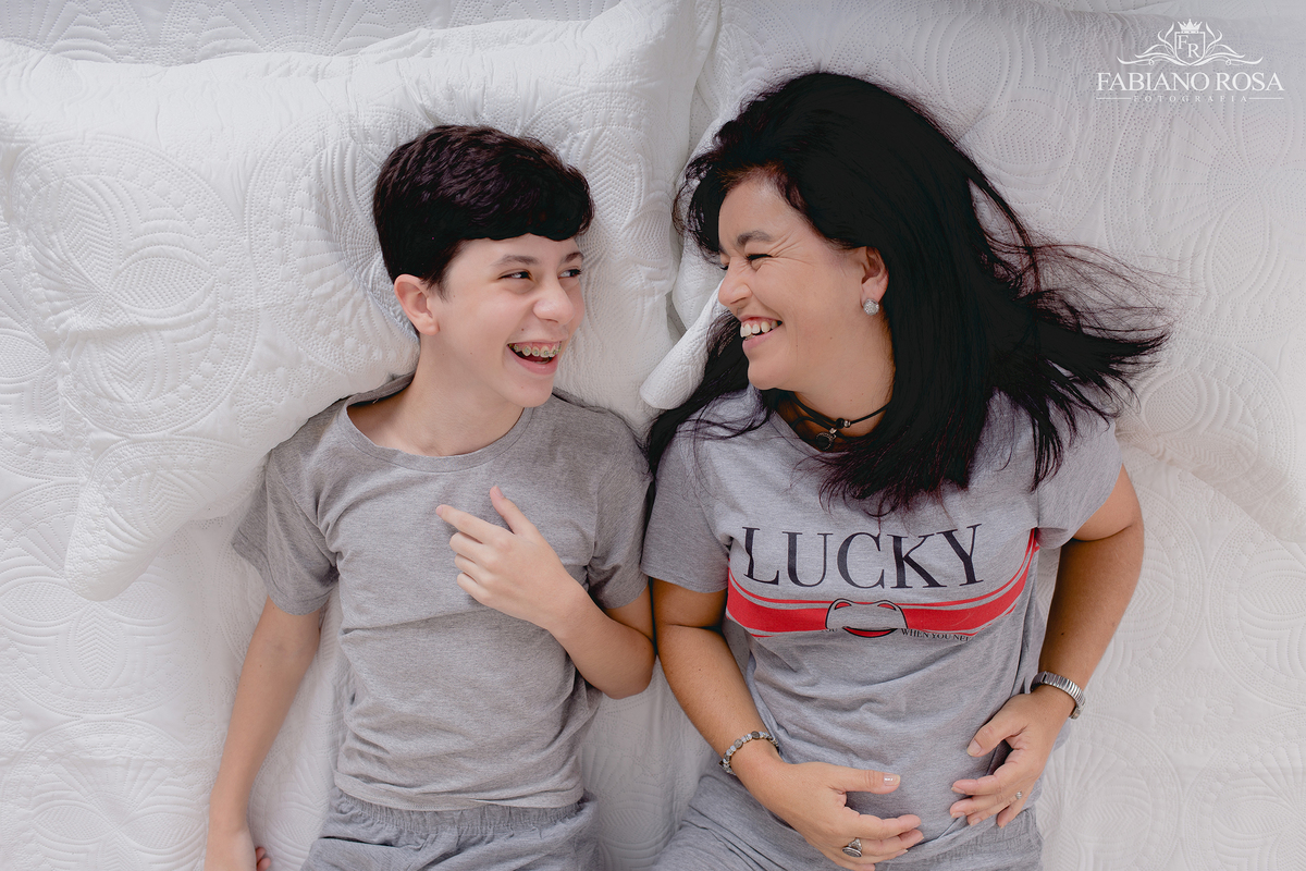 ensaio dia das mães, ensaio de gestante, mamãe, mamãe de primeira viagem, mãe de menina, mãe de menino, dia das mãe, estúdio fotográfico, pelotas, satolep, mini sessões, mini sessões dia das mãe, fotografia de família, bom dia, família, ensaio fotográfico