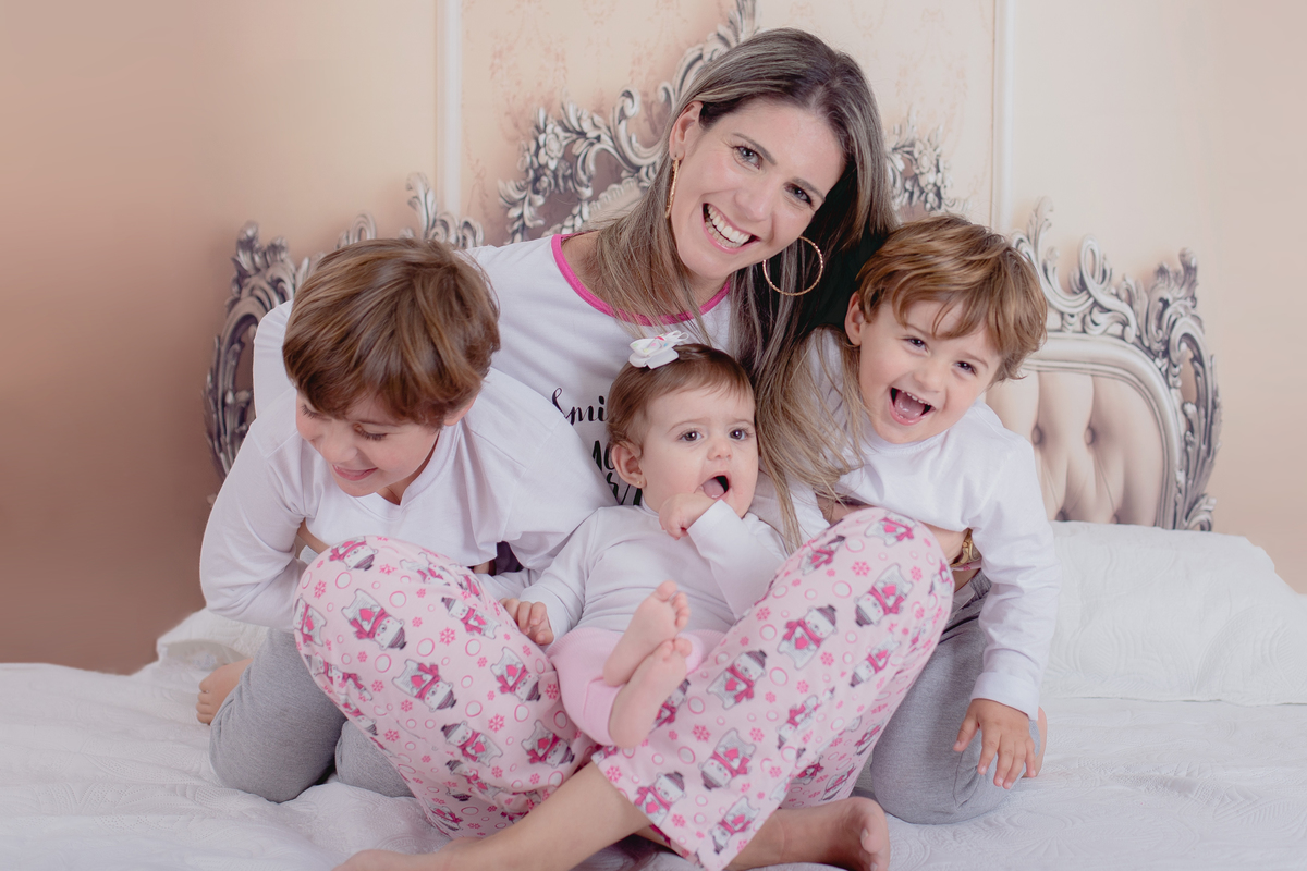 ensaio dia das mães, ensaio de gestante, mamãe, mamãe de primeira viagem, mãe de menina, mãe de menino, dia das mãe, estúdio fotográfico, pelotas, satolep, mini sessões, mini sessões dia das mãe, fotografia de família, bom dia, família, ensaio fotográfico