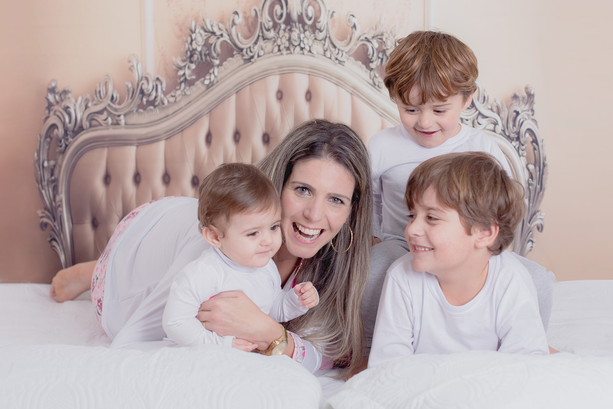 ensaio dia das mães, ensaio de gestante, mamãe, mamãe de primeira viagem, mãe de menina, mãe de menino, dia das mãe, estúdio fotográfico, pelotas, satolep, mini sessões, mini sessões dia das mãe, fotografia de família, bom dia, família, ensaio fotográfico