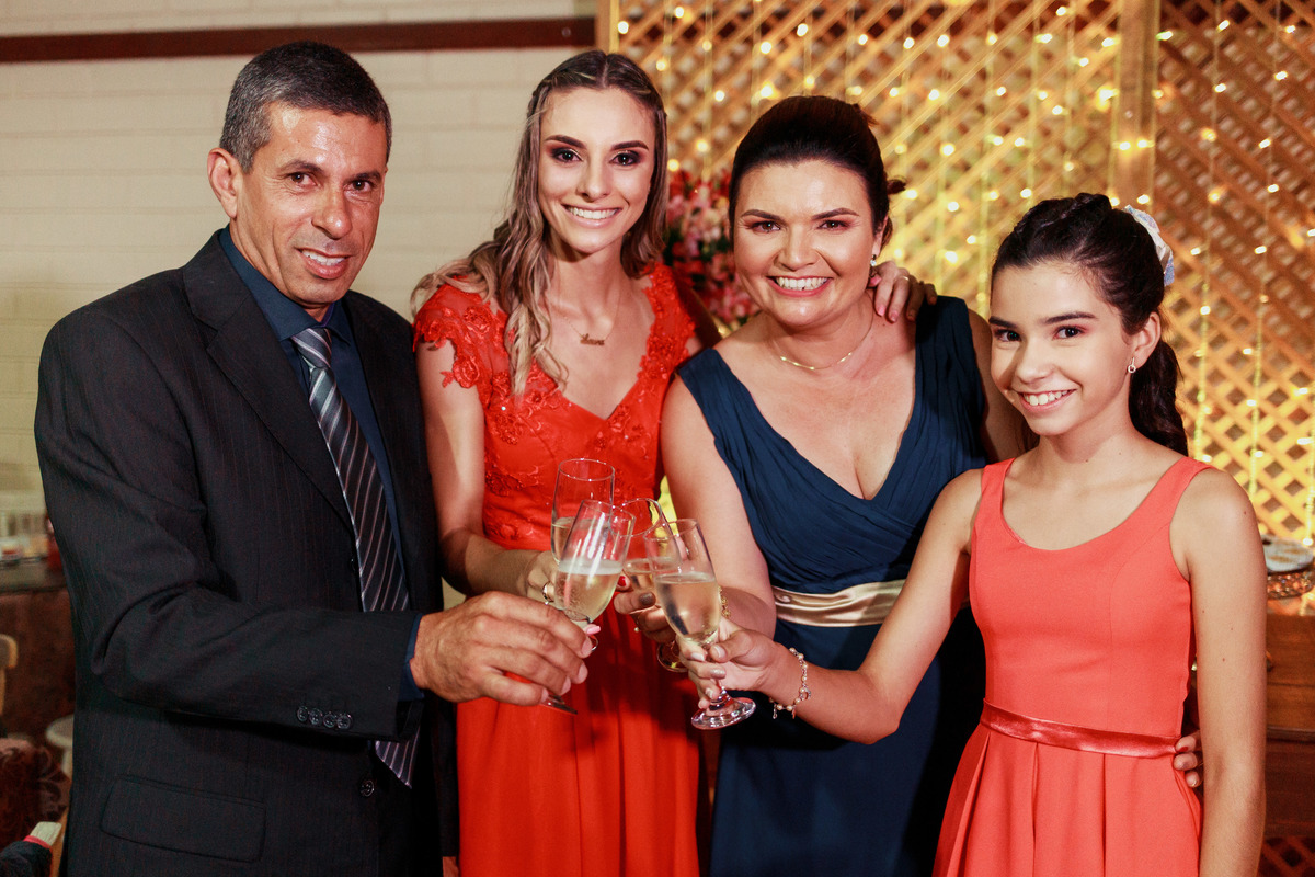 recepção-de-formatura, faculdade, alimentos, tecnologia, puc, ucpel, católica, pelotas, satolep, porto alegre, anhanguera, unopar, ensaio-estúdio, estúdio-fotográfico, fotos estúdio, ensaio formatura, furg, universidade-federal, ufpel, make-up, making-off