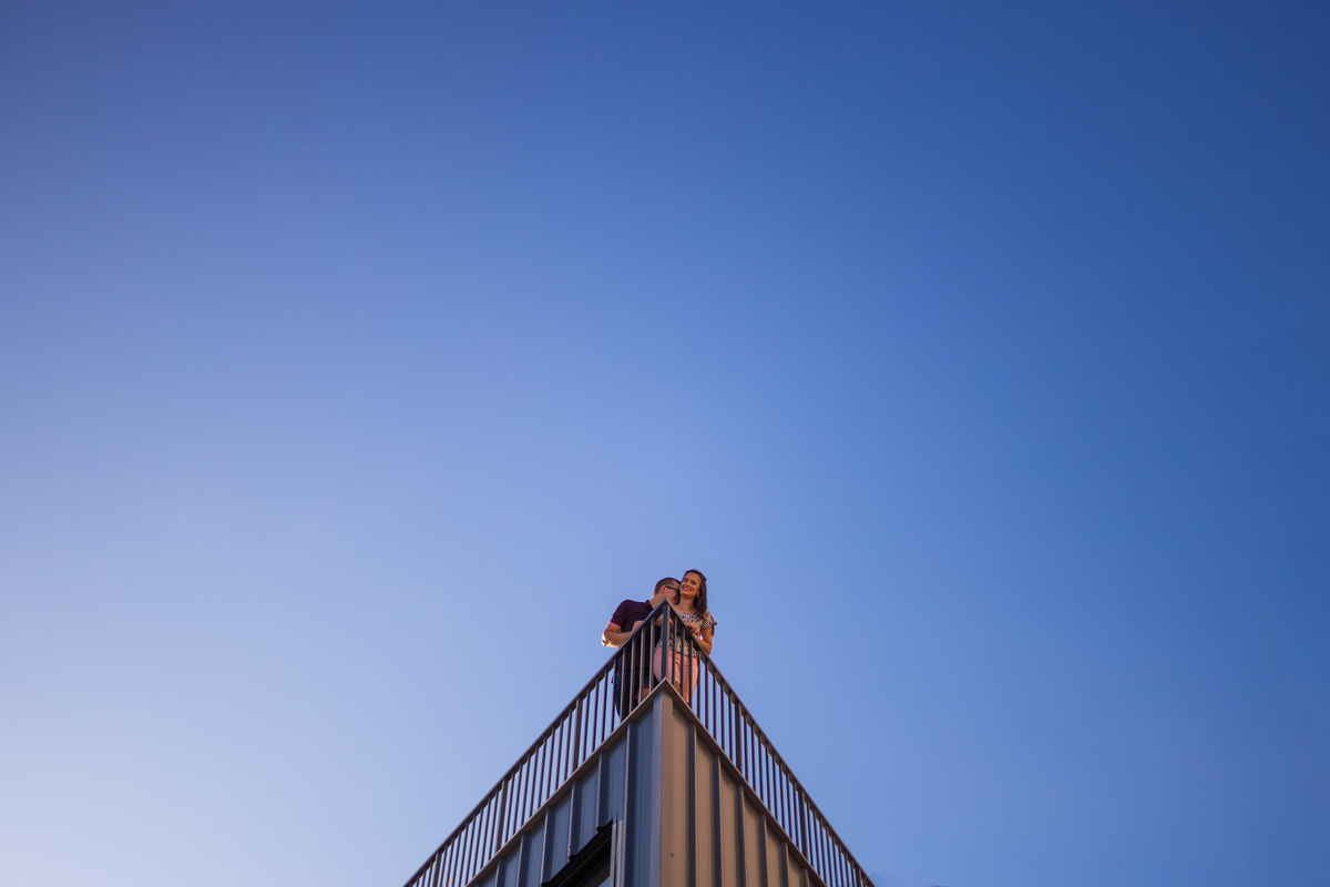ensaio de casal, dia, noite, luzes, rustico, pelotas, satolep, fotógrafo de casamento, fotógrafo de ensaios, ensaio no campo, parque UNA, diurno, noturno, casamento, geometria, linhas, ensaio externo, sol, chuva, lua, ensaio lâmpadas, rua, água, grama