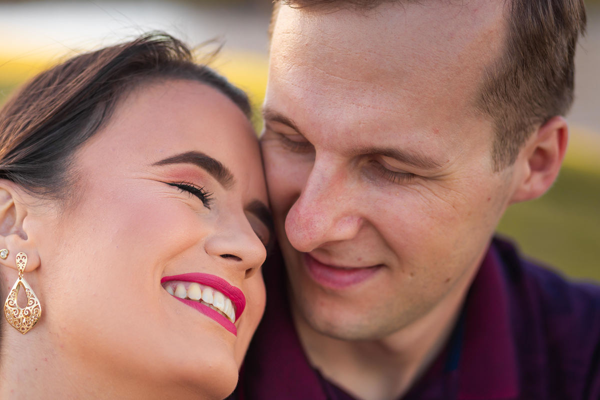 ensaio de casal, dia, noite, luzes, rustico, pelotas, satolep, fotógrafo de casamento, fotógrafo de ensaios, ensaio no campo, parque UNA, diurno, noturno, casamento, geometria, linhas, ensaio externo, sol, chuva, lua, ensaio lâmpadas, rua, água, grama