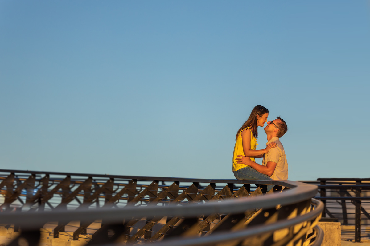 ensaio de casal, dia, noite, luzes, rustico, pelotas, satolep, fotógrafo de casamento, fotógrafo de ensaios, ensaio no campo, parque UNA, diurno, noturno, casamento, geometria, linhas, ensaio externo, sol, chuva, lua, ensaio lâmpadas, rua, água, grama
