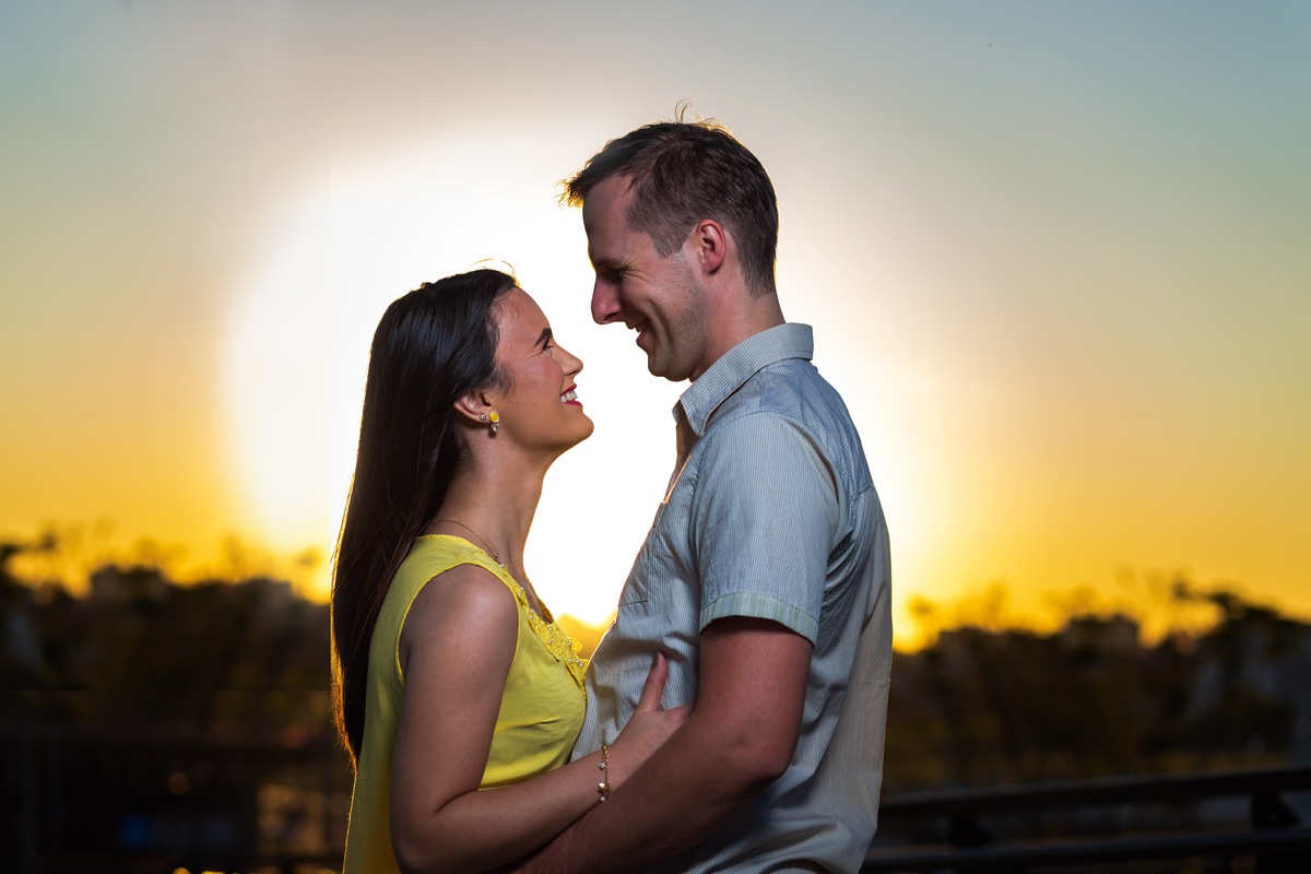 ensaio de casal, dia, noite, luzes, rustico, pelotas, satolep, fotógrafo de casamento, fotógrafo de ensaios, ensaio no campo, parque UNA, diurno, noturno, casamento, geometria, linhas, ensaio externo, sol, chuva, lua, ensaio lâmpadas, rua, água, grama