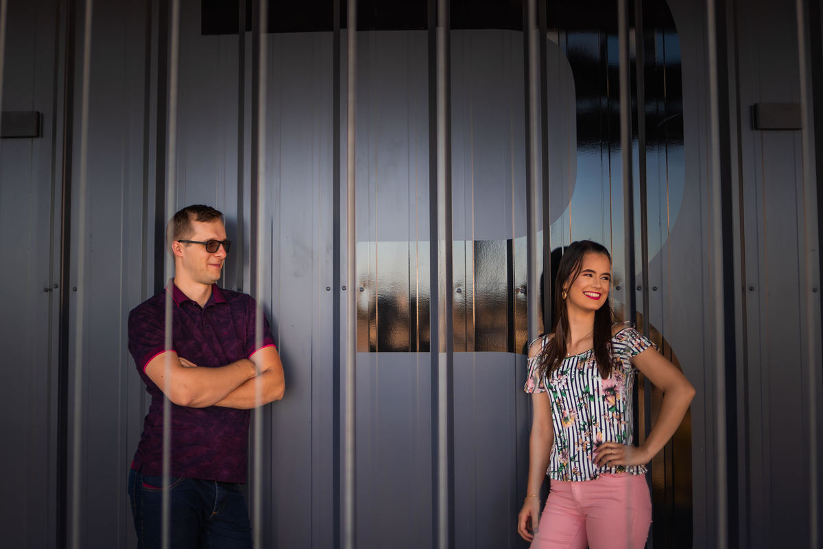 ensaio de casal, dia, noite, luzes, rustico, pelotas, satolep, fotógrafo de casamento, fotógrafo de ensaios, ensaio no campo, parque UNA, diurno, noturno, casamento, geometria, linhas, ensaio externo, sol, chuva, lua, ensaio lâmpadas, rua, água, grama