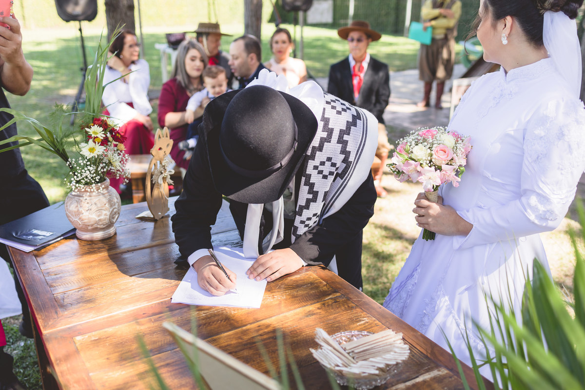 casamentogauderio, casamentogaucho, precasamento, prewedding, pelotas, satolep, fotografoempelotas, casamentopelotas, casamentodedia, noivas2022, noivas2023, vestidodenoiva, diadecasamento, noivaspelotas, casamentonocampo, tradicaogaucha, tradição