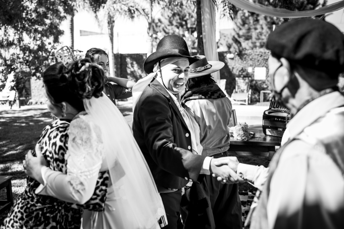 casamentogauderio, casamentogaucho, precasamento, prewedding, pelotas, satolep, fotografoempelotas, casamentopelotas, casamentodedia, noivas2022, noivas2023, vestidodenoiva, diadecasamento, noivaspelotas, casamentonocampo, tradicaogaucha, tradição