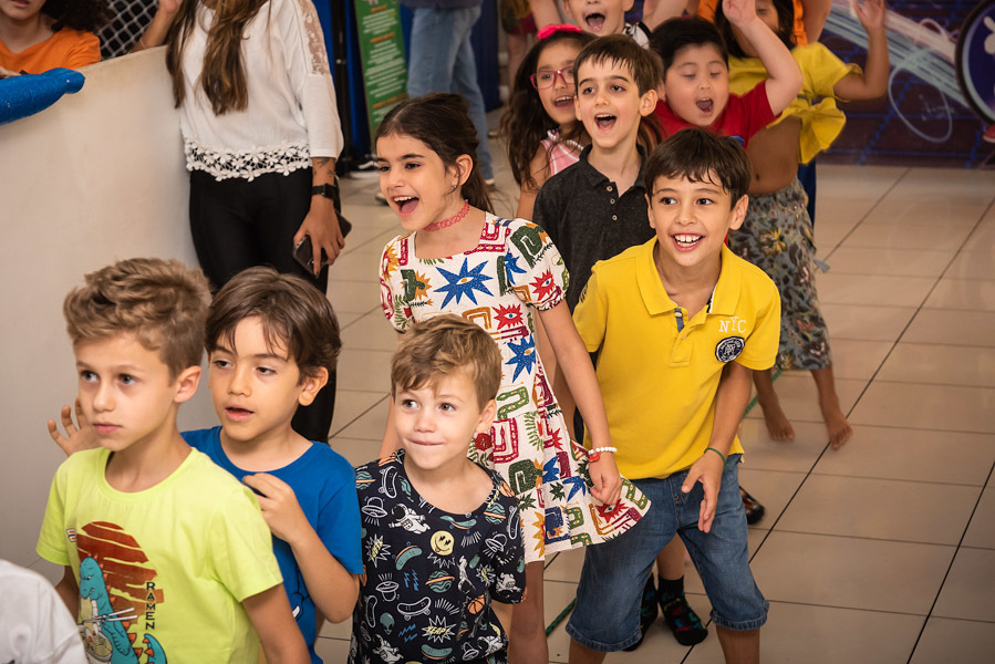 Criança brincando com os recreadores  - FOTOS ANIVERSÁRIO INFANTIL - DECORAÇÃO SONIC - BUFFET COMICS , FOTÓGRAFO DE ANIVERSÁRIO EM SÃO PAULO - FOTÓGRAFO PROFISSIONAL EM SÃO PAULO - RODRIGO MARTIN - RODRIGO MARTIN FOTOGRAFIA