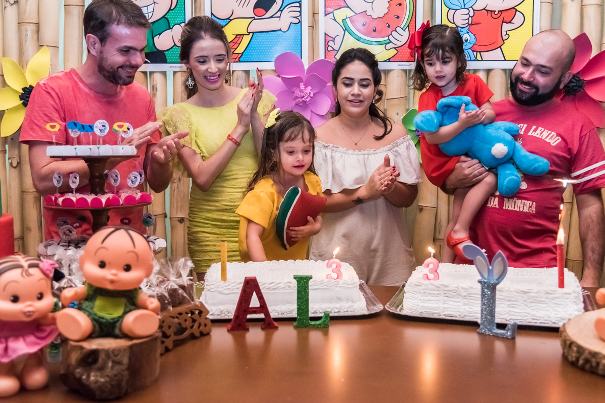 Sobrou as velinhas para serem apagadas EM ANIVERSÁRIO INFANTIL EM PENÁPOLIS