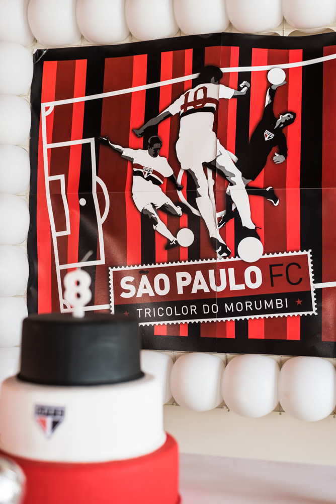 Detalhe do bolo com o pano de fundo - ANIVERSÁRIO INFANTIL EM SÃO ROQUE