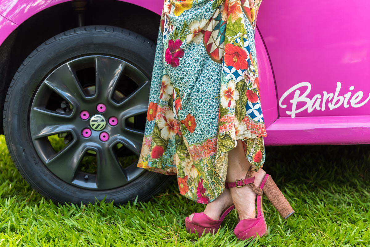 A rosa, a Mayara e a Barbie - ENSAIO FEMININO PENÁPOLIS - NEW BEETLE ROSA