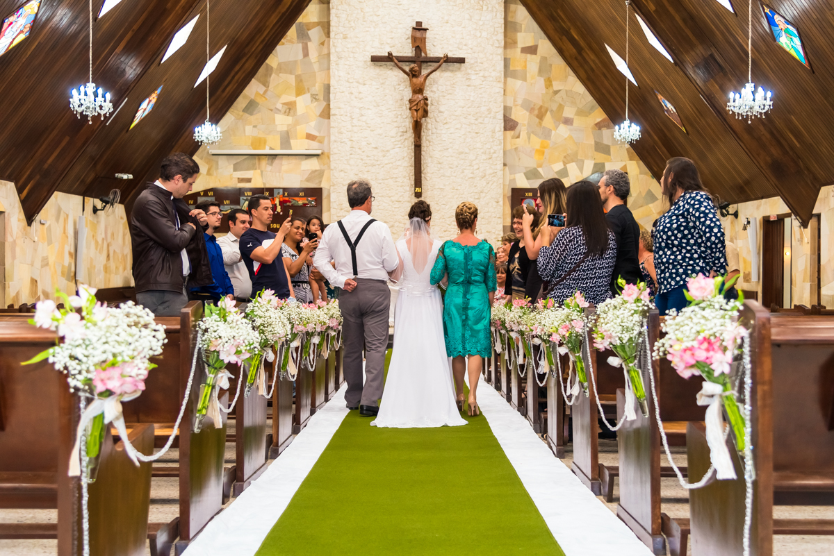Noiva entrando na igreja - FOTÓGRAFO DE CASAMENTOS EM SÃO PAULO