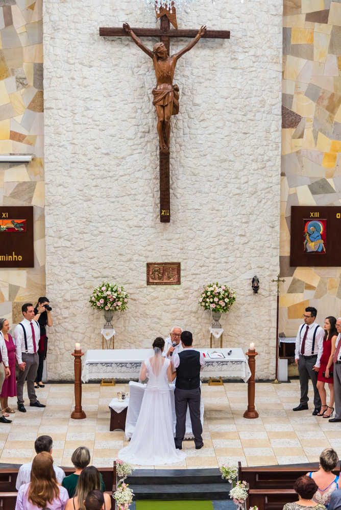 Noivos no altar vistos de cima - FOTÓGRAFO DE CASAMENTOS EM SÃO PAULO