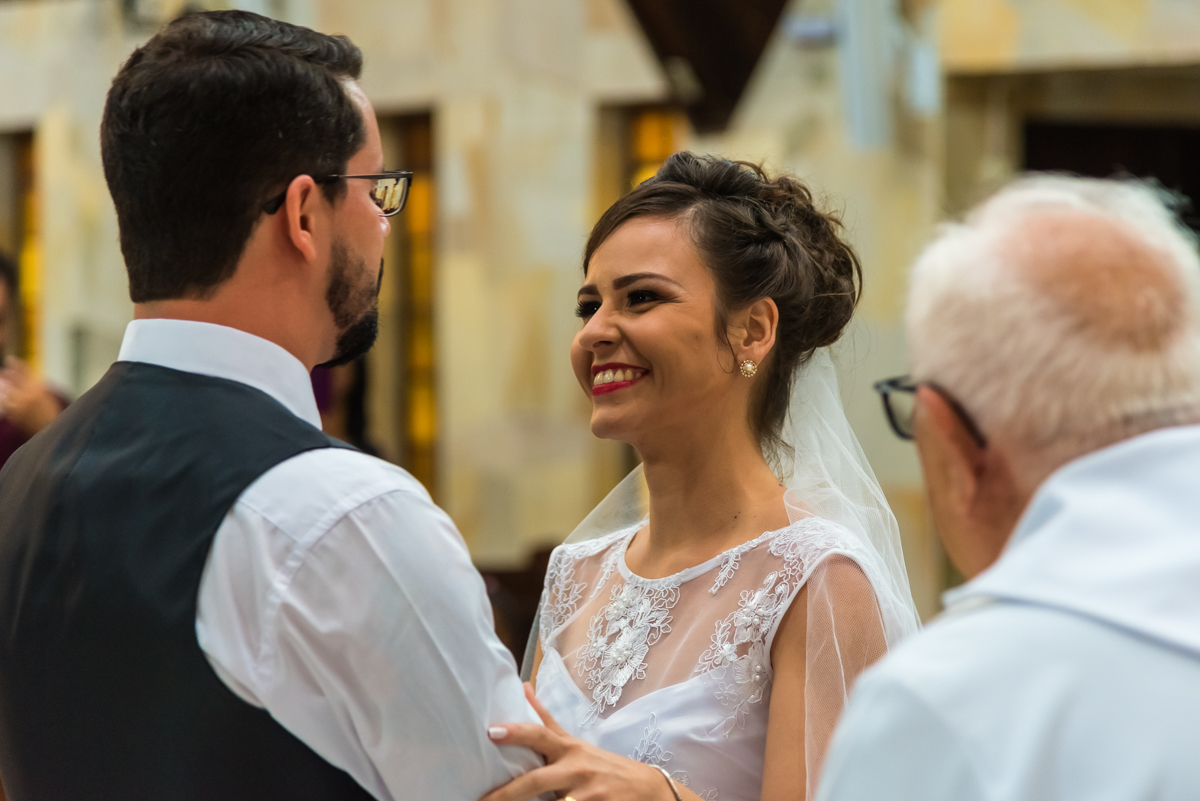 Noiva sorrindo para o noivo - FOTÓGRAFO DE CASAMENTOS EM SÃO PAULO