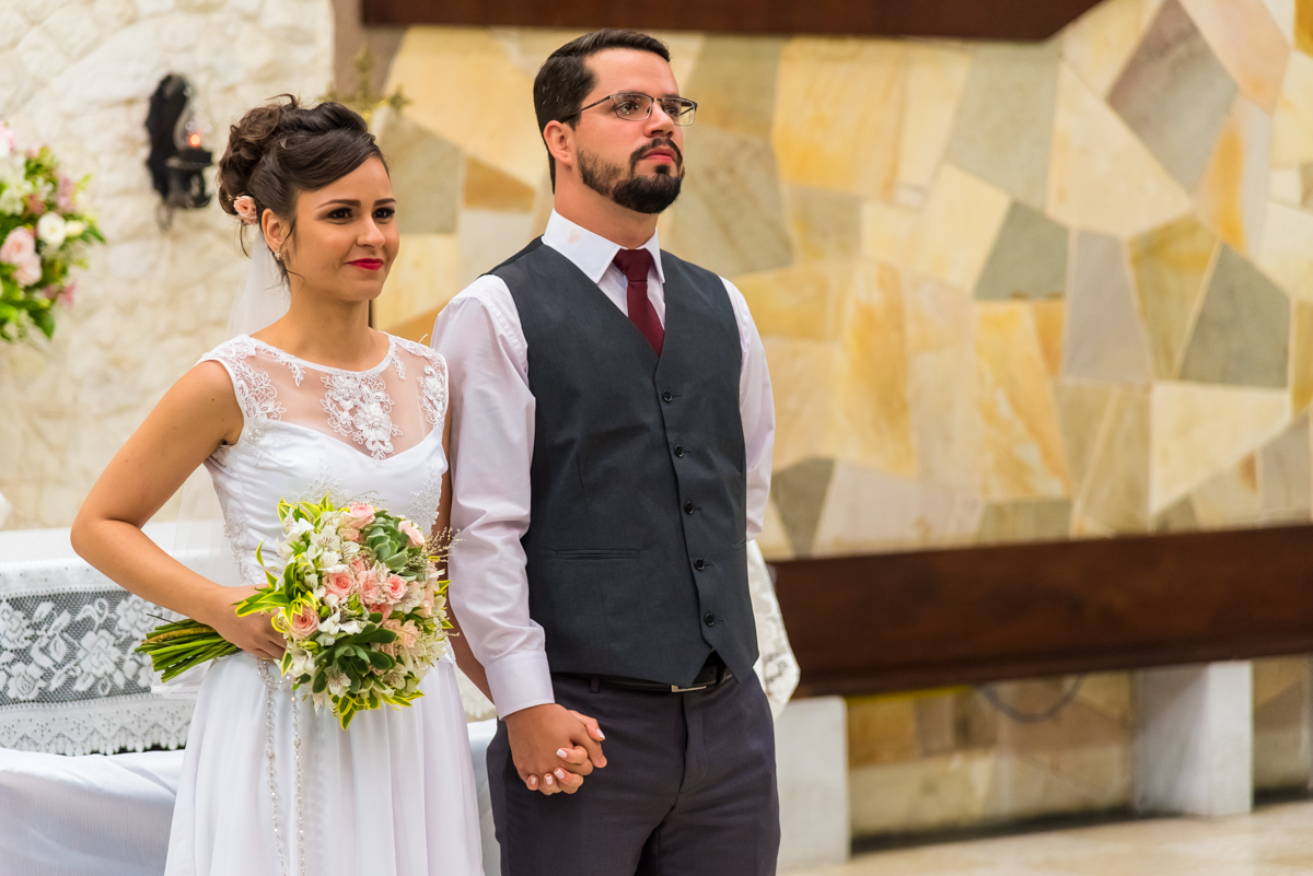 Noivos saindo da igreja - FOTÓGRAFO DE CASAMENTOS EM SÃO PAULO