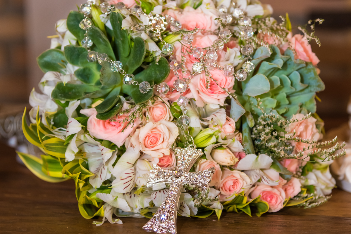 Bouquet com terço - FOTÓGRAFO DE CASAMENTOS EM SÃO PAULO