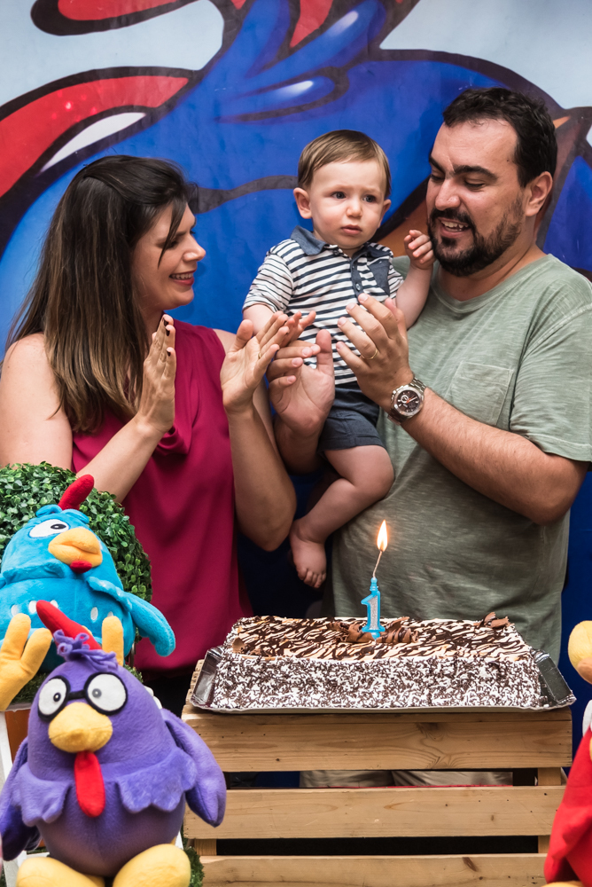 Pais começando os parabéns pelo ANIVERSÁRIO do BRUNINHO no BUFFET CRAZY4FUN