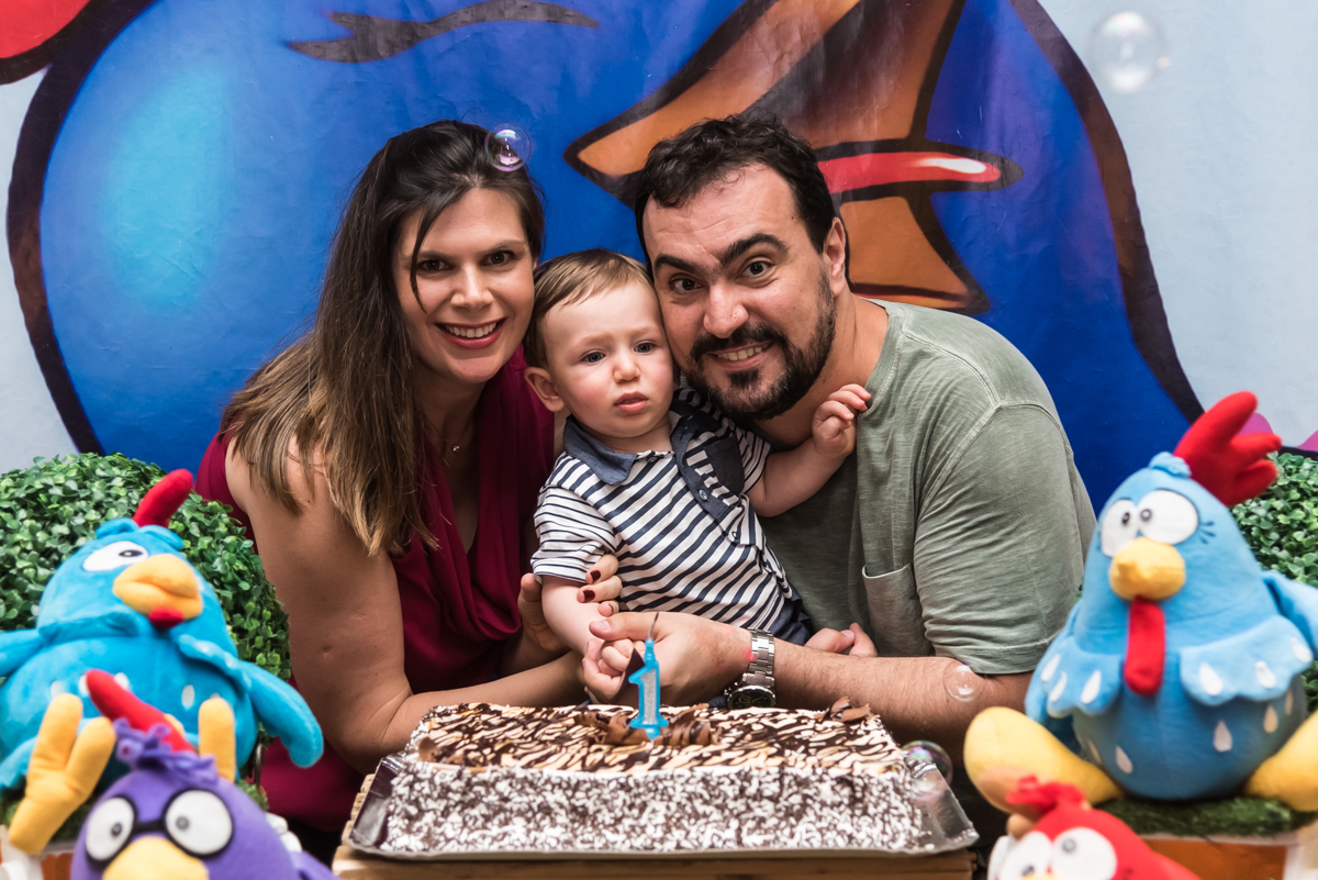 Bruninho, papai e mamão cortando o bolo de ANIVERSÁRIO do BRUNINHO no BUFFET CRAZY4FUN