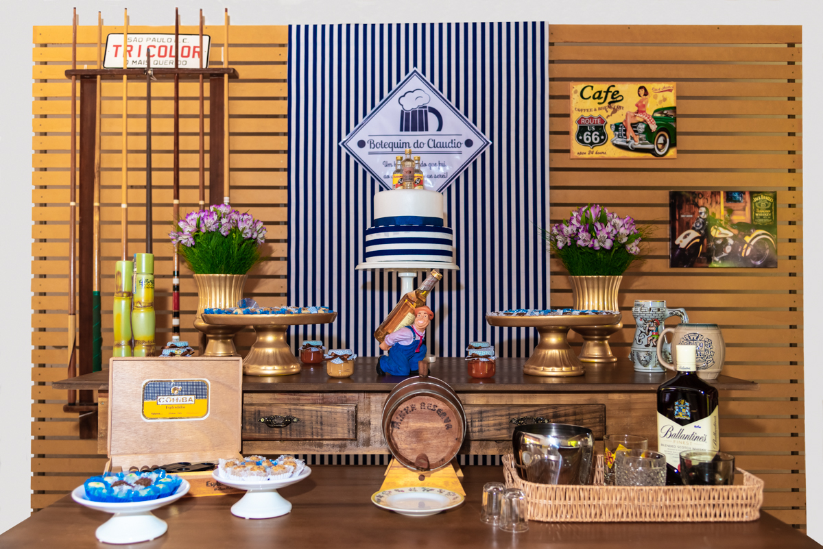 Visão da mesa mesa principal decorada por DECORELAS EVENTOS PERSONALIZADOS - ANIVERSÁRIO EM PENÁPOLIS - RODRIGO MARTIN FOTOGRAFIA