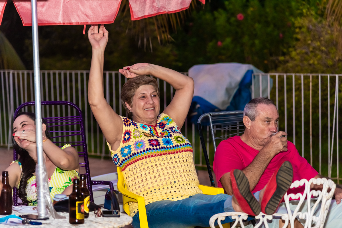 Pessoal a beira da piscina curtindo a festa - ANIVERSÁRIO EM PENÁPOLIS - RODRIGO MARTIN FOTOGRAFIA