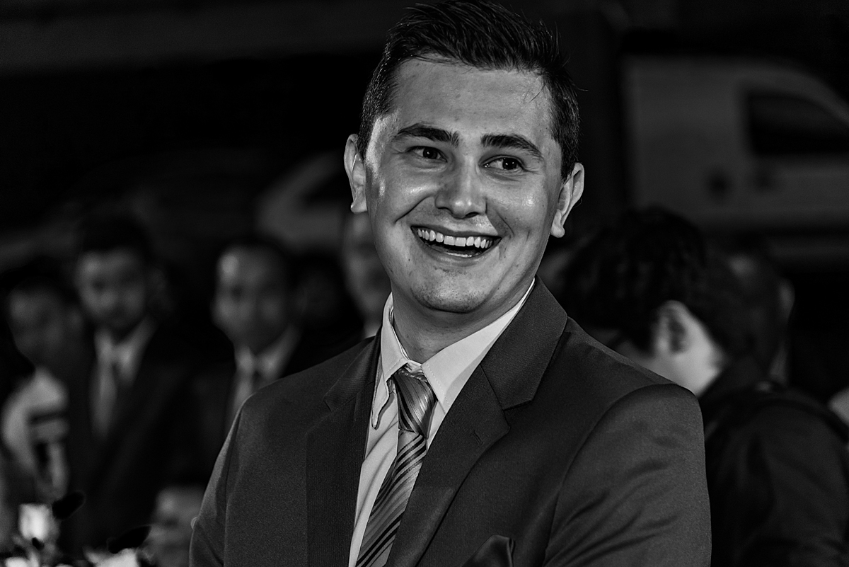 Noivo sorrindo - CASAMENTO EM SÃO ROQUE - RODRIGO MARTIN FOTOGRAFIA