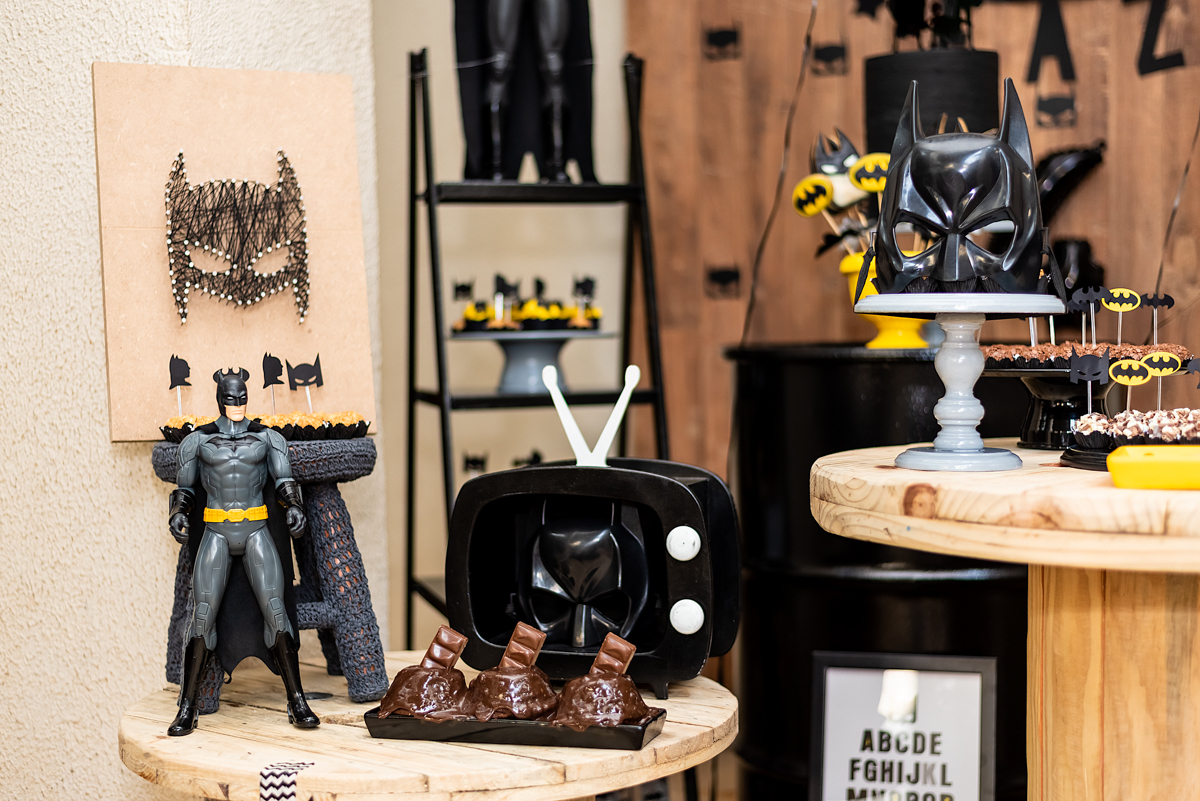 Detalhes da mesa do Joaquim - ANIVERSÁRIO EM SÃO PAULO - FOTÓGRAFO DE ANIVERSARIO EM SP - CONDOMÍNIO VARANDA EXPRESSIONS -  FESTA DO BATMAN - RODRIGO MARTIN FOTOGRAFIA