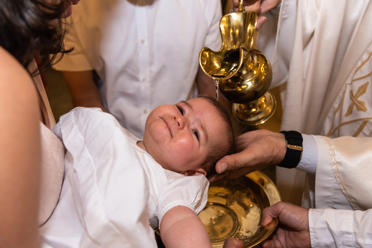 E começa a parte mais importante - BATIZADO EM SÃO PAULO - PARÓQUIA SÃO JOSÉ JARDIM EUROPA - BATISMO EM SÃO PAULO - RODRIGO MARTIN FOTOGRAFIA