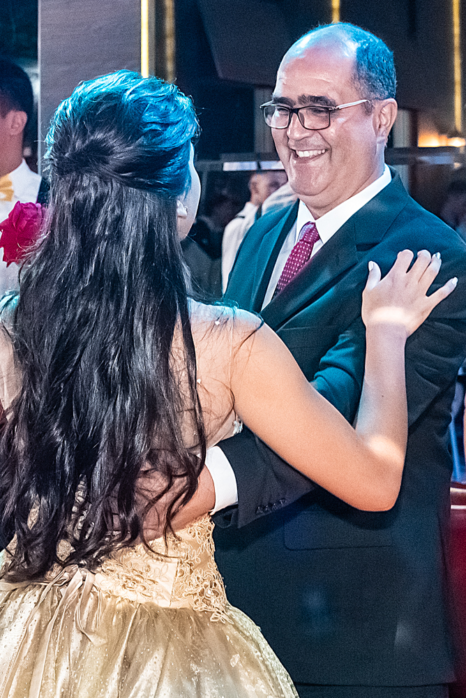 Laura dançando com o pai - ANIVERSÁRIO 15 ANOS EM SÃO PAULO - DEBUTANTE - BUFFET PLANETA KIDS - RODRIGO MARTIN FOTOGRAFIA