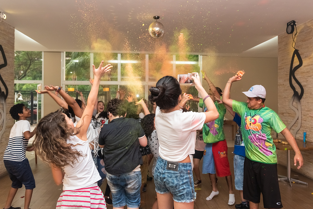 Pó colorido no ar - ANIVERSÁRIO EM SÃO PAULO - FOTÓGRAFO DE ANIVERSÁRIO EM SÃO PAULO - RODRIGO MARTIN FOTOGRAFIA
