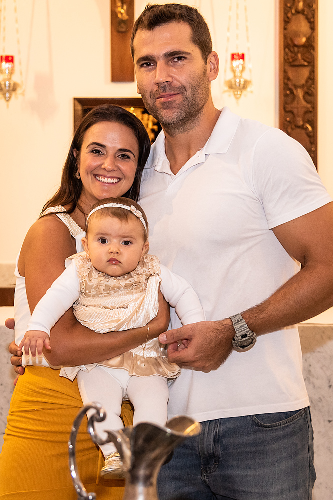 Retrato dos pais com a Isadora - BATIZADO EM SÃO PAULO - PARÓQUIA NOSSA SENHORA MÃE DA IGREJA - ALAMEDA FRANCA 889 - FOTÓGRAFO DE BATIZADO - FOTÓGRAFO DE FAMÍLIA - FOTÓGRAFO PROFISSIONAL - RODRIGO MARTIN FOTOGRAFIA