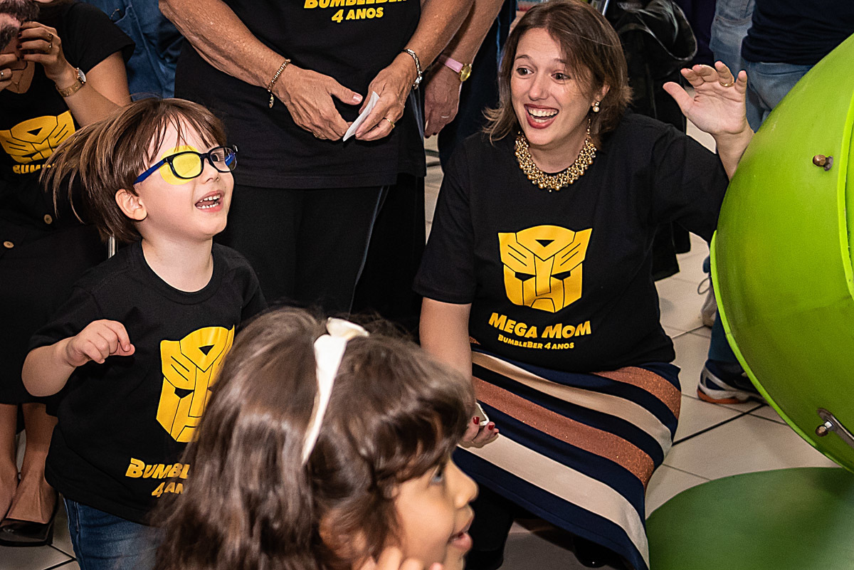 Mãe do Bernardo emocionada com sua reação - ANIVERSÁRIO INFANTIL EM SÃO PAULO - FOTÓGRAFO DE ANIVERSÁRIO EM SÃO PAULO - BUFFET XERETAS - BERNARDO FEZ 4 ANOS - RODRIGO MARTIN FOTOGRAFIA