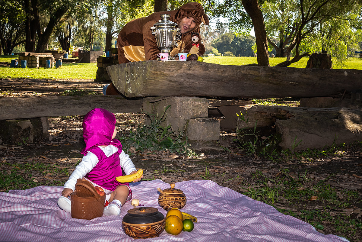 Papai da Valenthina vestido de urso - ENSAIO INFANTIL - MASHA E O URSO - FOTÓGRAFO DE ANIVERSÁRIO EM SÃO PAULO - PARUQE ECOLÓGICO DO TIETÊ - RODRIGO MARTIN FOTOGRAFIA