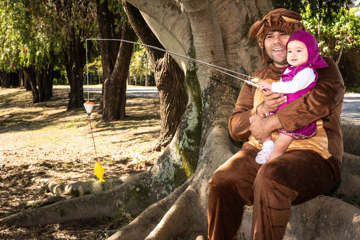 Masha e Urso pescando - ENSAIO INFANTIL - MASHA E O URSO - FOTÓGRAFO DE ANIVERSÁRIO EM SÃO PAULO - PARUQE ECOLÓGICO DO TIETÊ - RODRIGO MARTIN FOTOGRAFIA