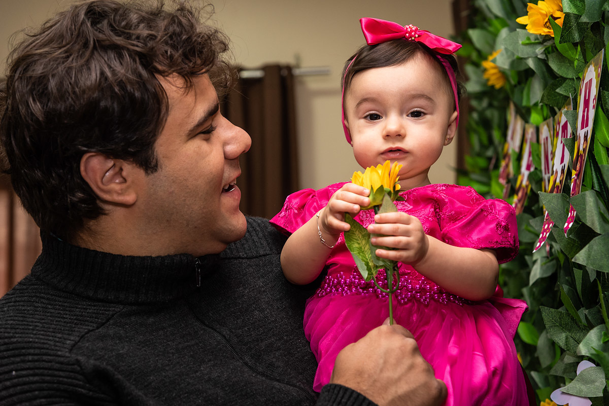 Valenthina no colo do papai - ENSAIO INFANTIL - MASHA E O URSO - FOTÓGRAFO DE ANIVERSÁRIO EM SÃO PAULO - PARUQE ECOLÓGICO DO TIETÊ - RODRIGO MARTIN FOTOGRAFIA