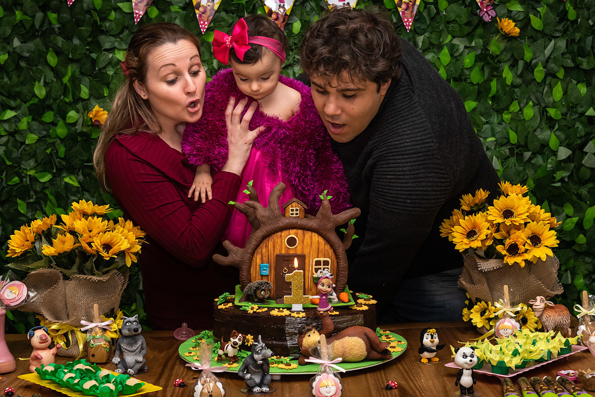 Soprando a velinha da Valenthina - ENSAIO INFANTIL - MASHA E O URSO - FOTÓGRAFO DE ANIVERSÁRIO EM SÃO PAULO - PARUQE ECOLÓGICO DO TIETÊ - RODRIGO MARTIN FOTOGRAFIA
