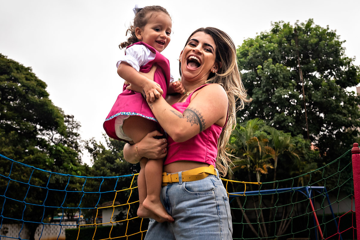Maria Clara pulando com a mamãe na cama elástica - FOTOGRAFIA DE ANIVERSÁRIO - FOTÓGRAFO DE ANIVERSÁRIO EM SÃO PAULO - ANIVERSÁRIO MARIA CLARA - FOTÓGRAFO PROFISSIONAL - FOTÓGRAFO DE FAMÍLIA - RODRIGO MARTIN FOTOGRAFIA
