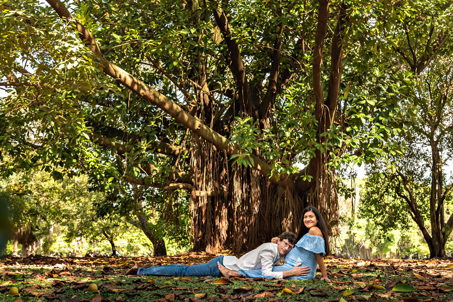 Samuel no colo na Victoria, deitado no chão do parque - ENSAIO GESTANTE - BECO DO BATMAN - PARQUE IBIRAPUERA - FOTÓGRAFO PROFISSIONAL - FOTÓGRAFO DE GESTANTE - GRÁVIDAS - RODRIGO MARTIN FOTOGRAFIA