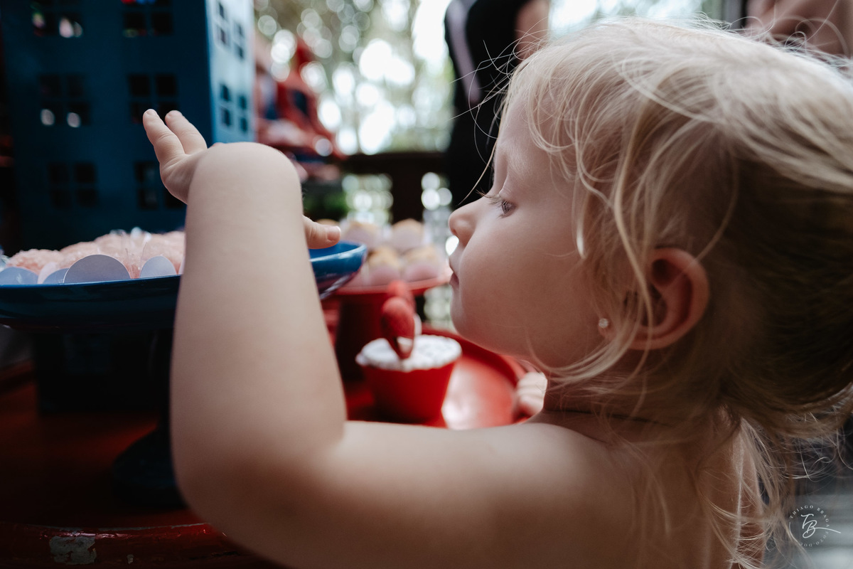 aniversário infantil em casa, documental de família, 2 anos da Siena por Thiago Braga Fotografia 