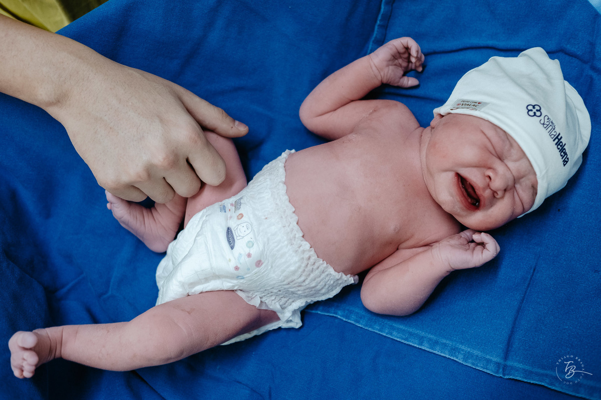 O dia do nascimento da Valentina na maternidade Santa Helena em Florianópolis, parto cesárea, fotografado por Thiago Braga.