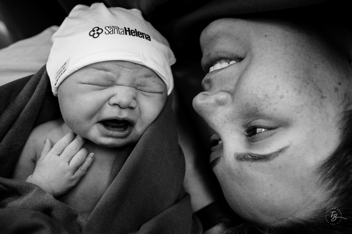 O dia do nascimento da Valentina na maternidade Santa Helena em Florianópolis, parto cesárea, fotografado por Thiago Braga.