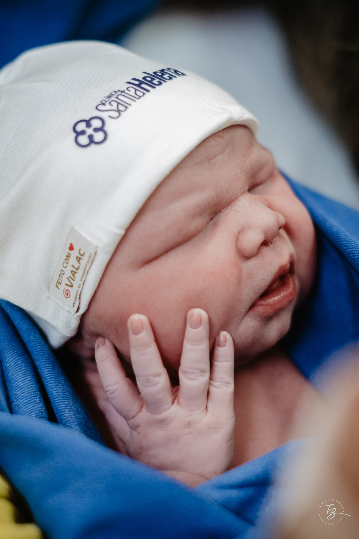 O dia do nascimento da Valentina na maternidade Santa Helena em Florianópolis, parto cesárea, fotografado por Thiago Braga.