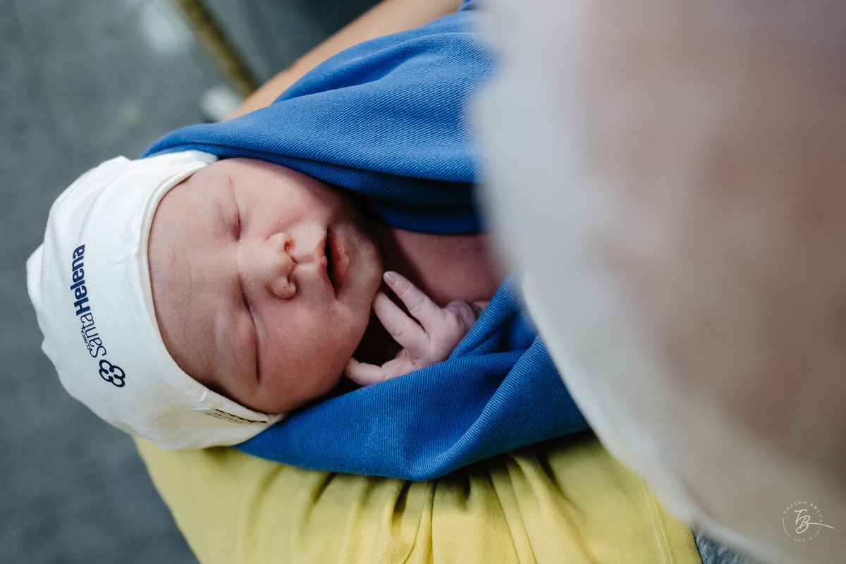O dia do nascimento da Valentina na maternidade Santa Helena em Florianópolis, parto cesárea, fotografado por Thiago Braga.