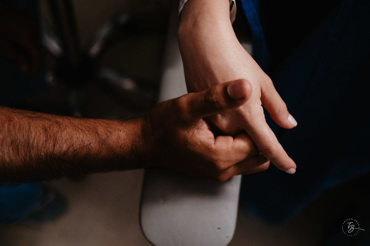 Fotografia de nascimento na maternidade ilha por Thiago Braga