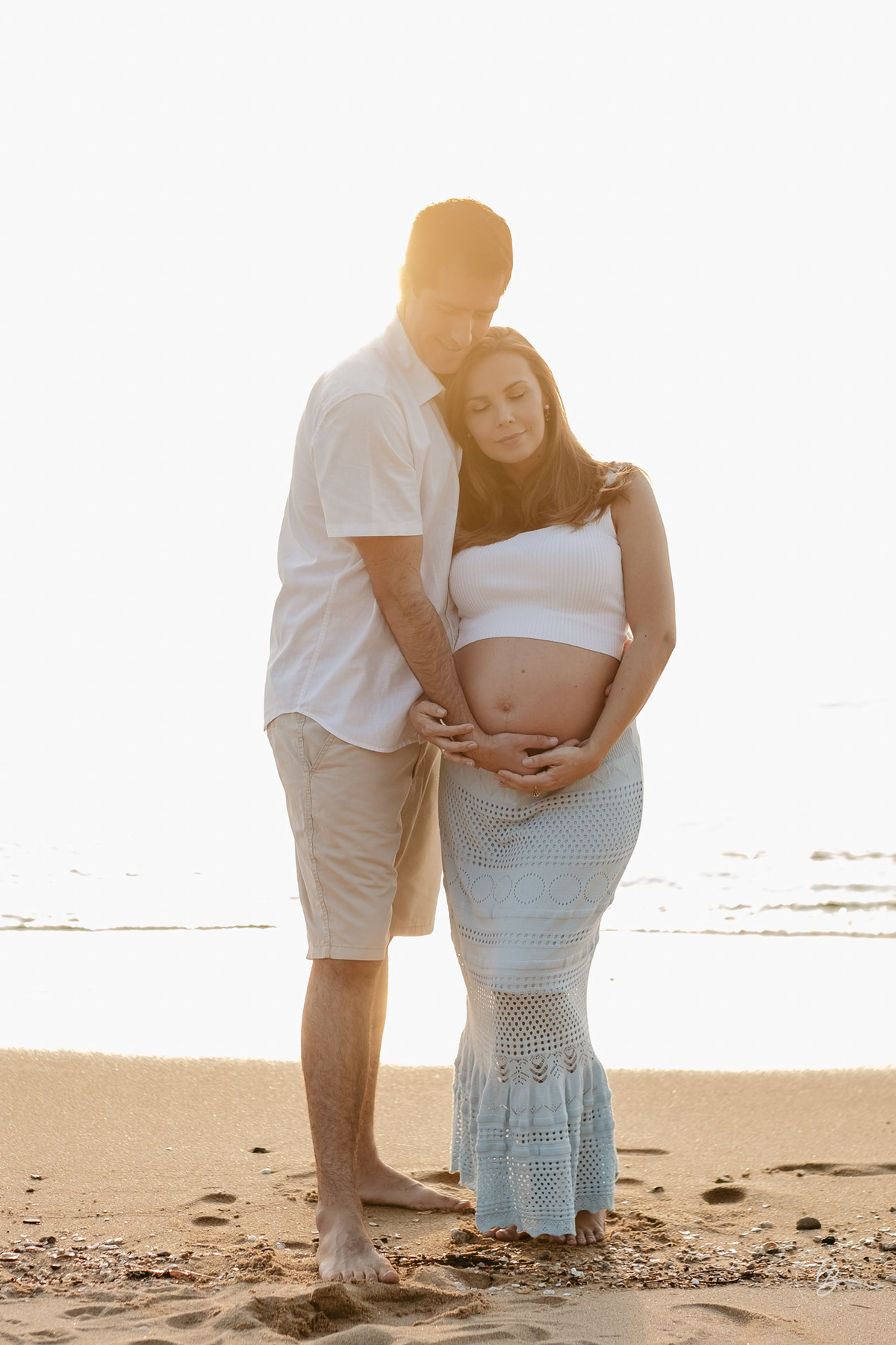 Ensaio no por do sol de sambaqui, em Florianópolis, gestante, a espera da Beatriz, por Thiago Braga fotografia. 