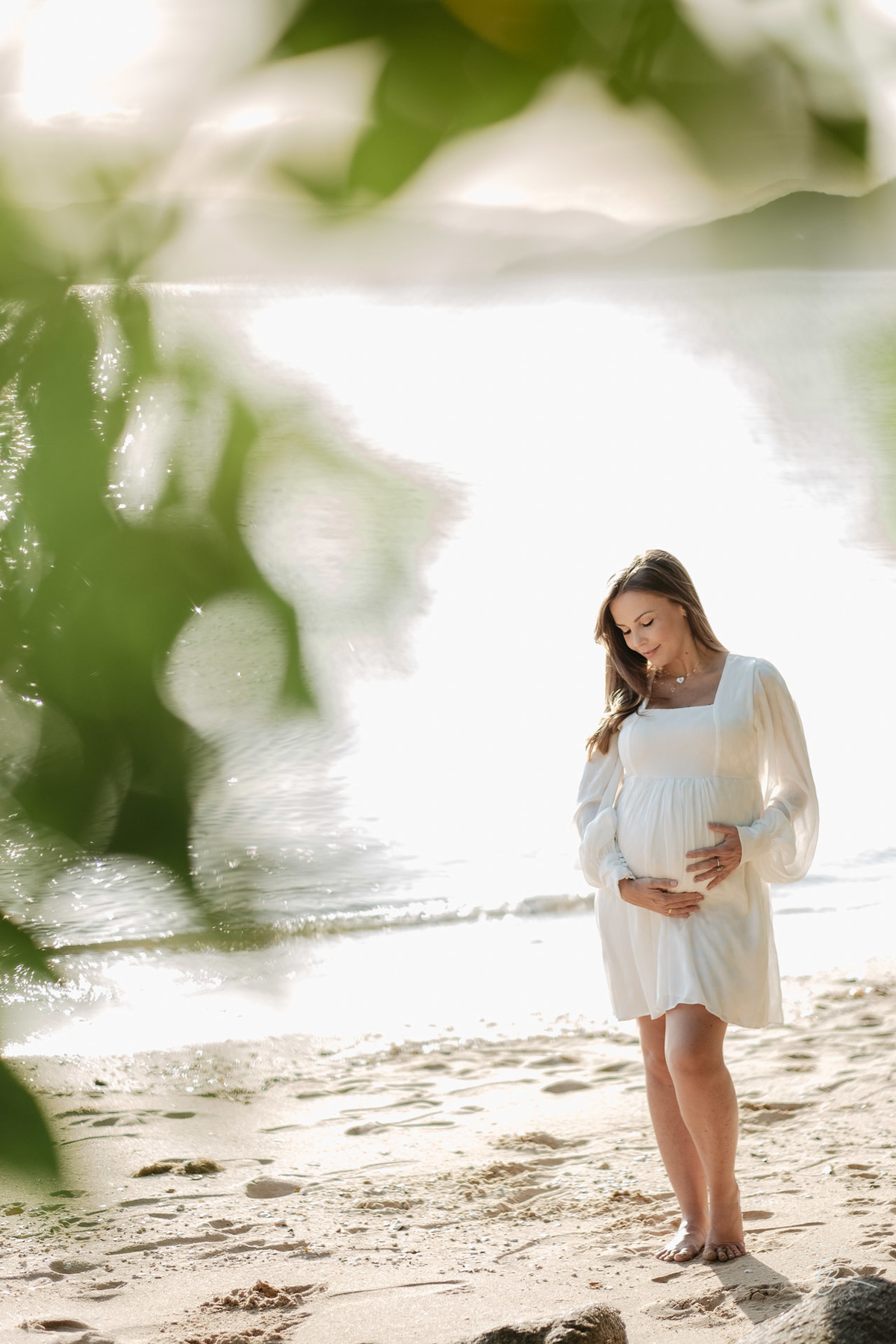 Ensaio no por do sol de sambaqui, em Florianópolis, gestante, a espera da Beatriz, por Thiago Braga fotografia. 
