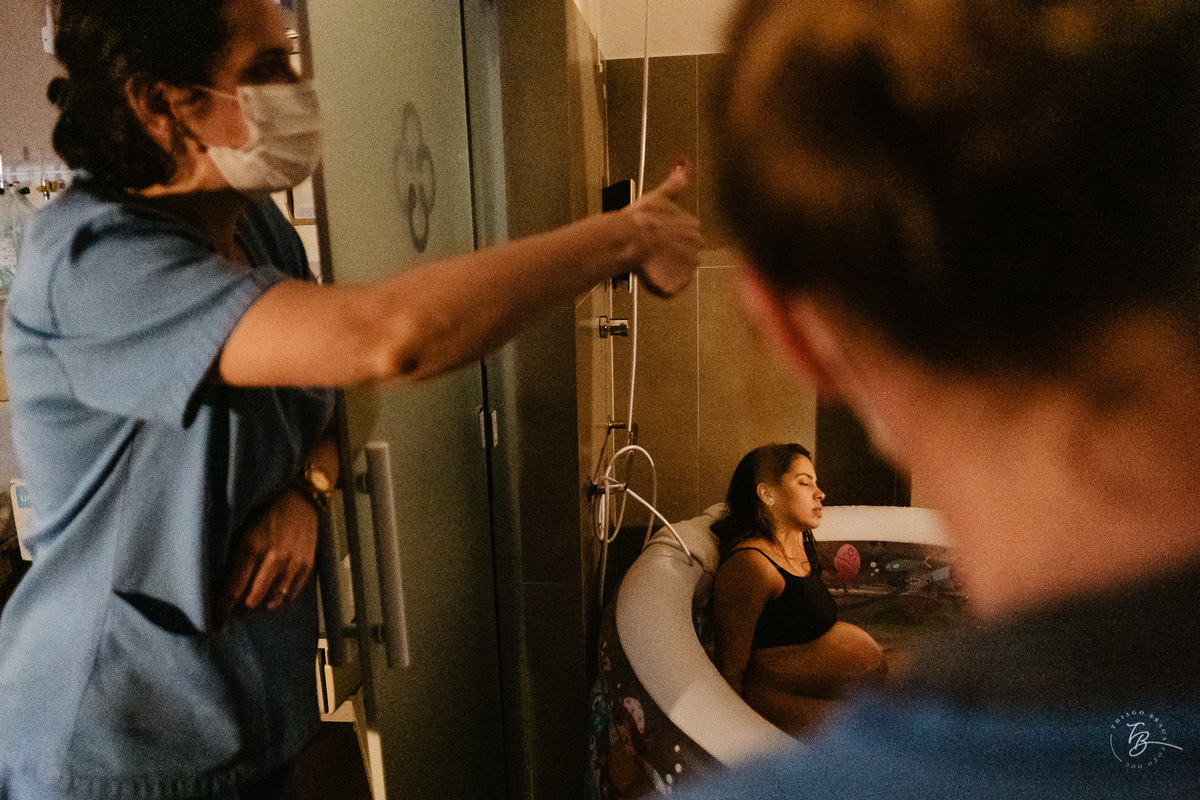 fotografia de nascimento, parto natural, normal, na maternidade santa helena em florianopolis-sc por Thiago Braga